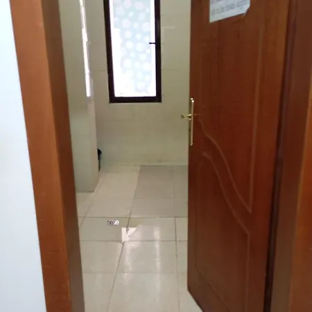 Royal Tag Opposite Nalu Restaurant تيرانا